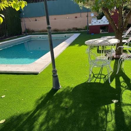 Césped artificial para jardines de Teruel